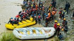 त्रिशूली नदीमा वेपत्ता भएका दुई वटा बस र यात्रुको खोजीका लागि भारतीय उद्धारकर्ता
