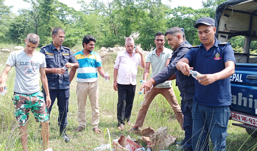 डडेल्धुरामा न्युन गुणस्तरको ९ पेटी मदिरा नष्ट