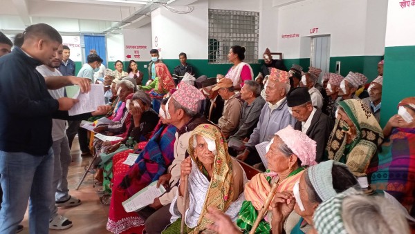 बैतडी र दार्चुलामा आँखा शिविर, आँखाको ज्योति फर्किदा नागरिक खुसी 