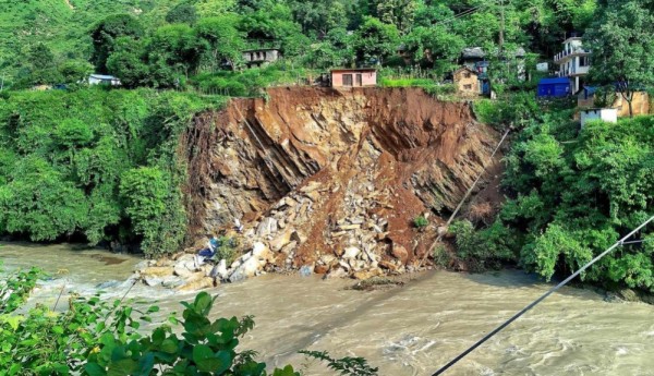 बझाङमा पहिरोले टहरो बगाउँदा सेती नदीमा खसेका एक जनाको उद्धार