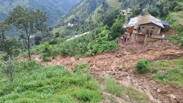 पहिरोले बैतडीको ढोलेमा ९ परिवार विस्थापित 