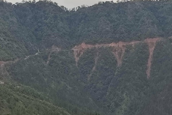 बैतडीमा पहिरोले अवरुद्ध बनेको जयपृथ्वी राजमार्ग सुचारु 