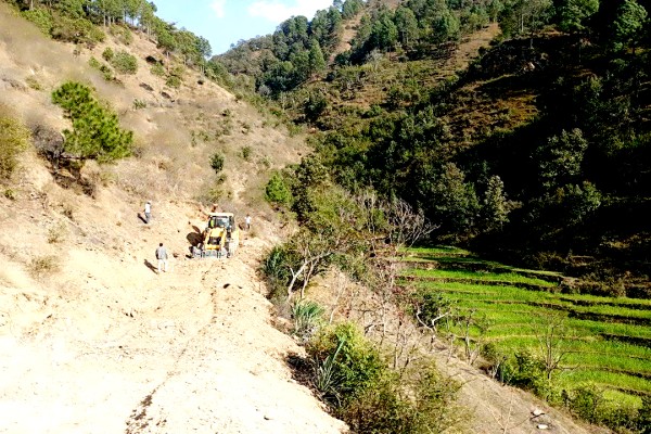 बैतडीको कलौना देखि देउमडा जोड्ने सडक निर्माण  सुरु