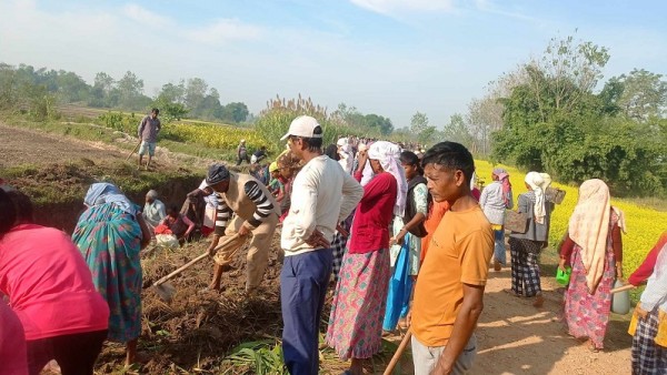 कैलालीमा ११ किलोमिटर लामो नहर सफा गर्न जुटे एक हजार किसान