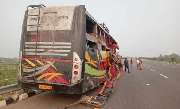 भारतको उत्तर प्रदेशमा बस दुर्घटना,१८ जनाको ज्यान गयो