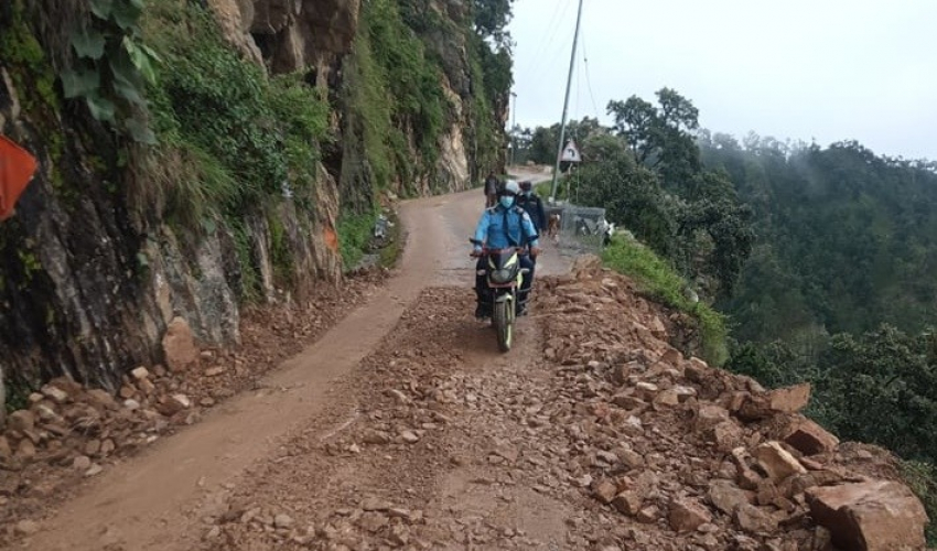 पहिरोले अवरुद्ध जयपृथ्वी राजमार्ग खुल्यो 