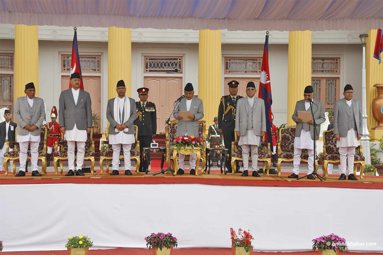 प्रधानमन्त्री ओलीद्धारा राष्ट्रपतिबाट सपथ ग्रहण