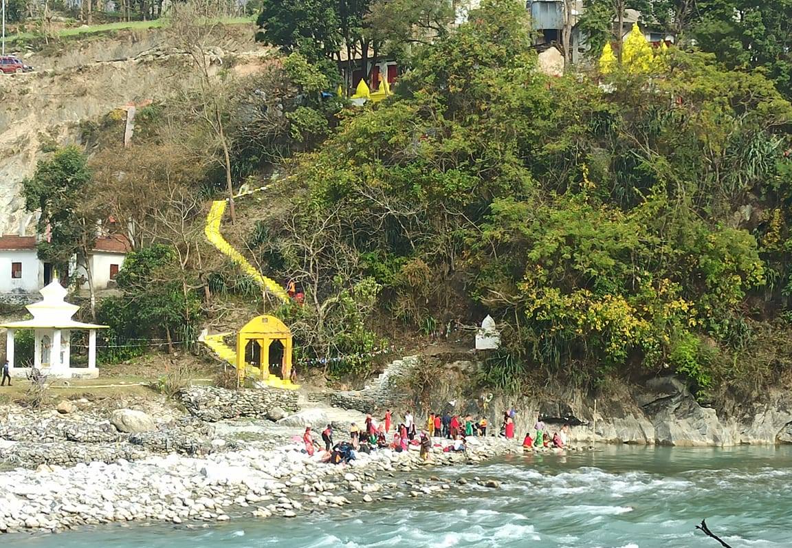 महशिवरात्रीको अवसरमा बैतडीका शिवालयमा भक्तजनको घुइँचो  