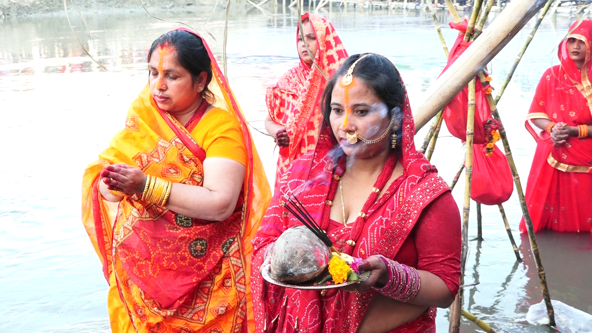 आज छठको मुख्य दिन : सूर्यको पूजा आराधना गरी मनाइँदै 