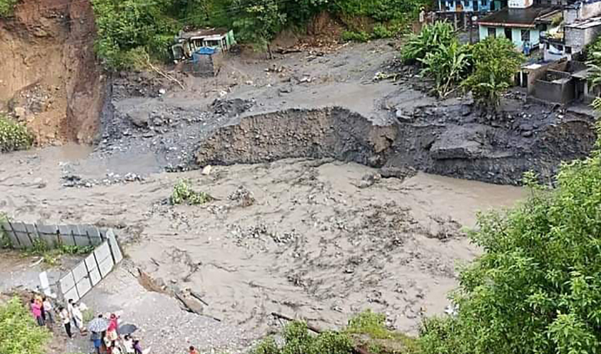 दार्चुलामा पहिरोमा पुरिएर २ जनाको मृत्यु, ११ जना बेपत्ता