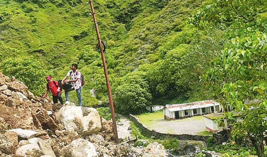 दार्चुलाका सडक ठाउँ–ठाउँमा अवरुद्ध