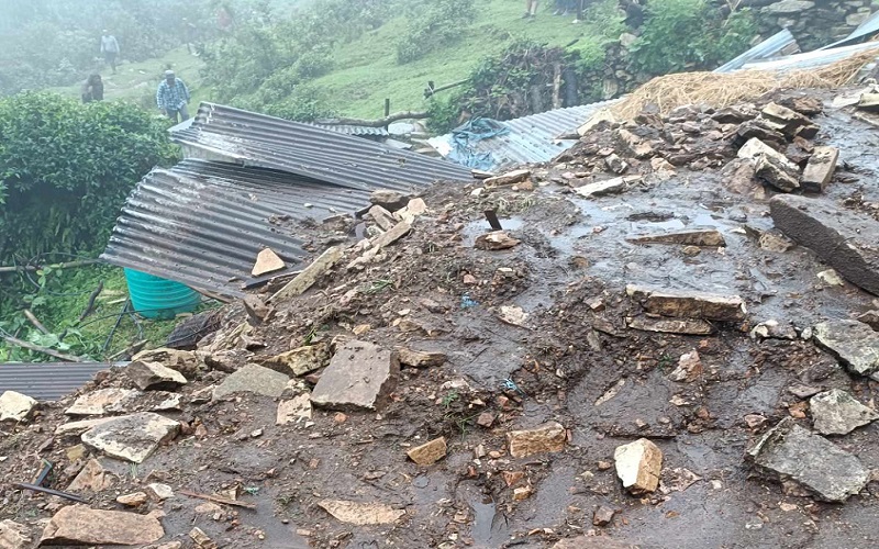 स्याङजामा पहिरोले घर पुर्दा आमाछोरीको मृत्यु , बाग्लुङ्गमा दुई जना पुरिए